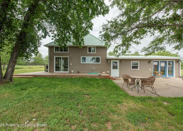 Property at 806 Highway 8 N, Hettinger, ND 58639, 3 beds, 2 baths