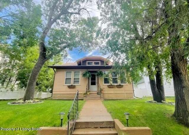 Property at 120 7th Ave W, Dickinson, ND 58601, 3 beds, 2 baths