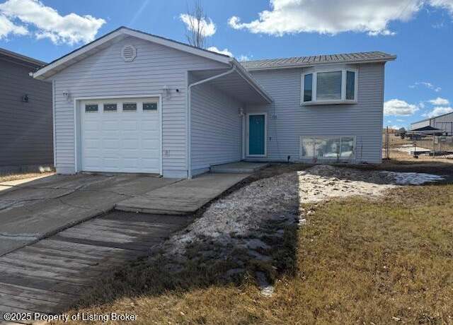 Property at 206 3rd Ave SE, Belfield, ND 58622, 3 beds, 2 baths