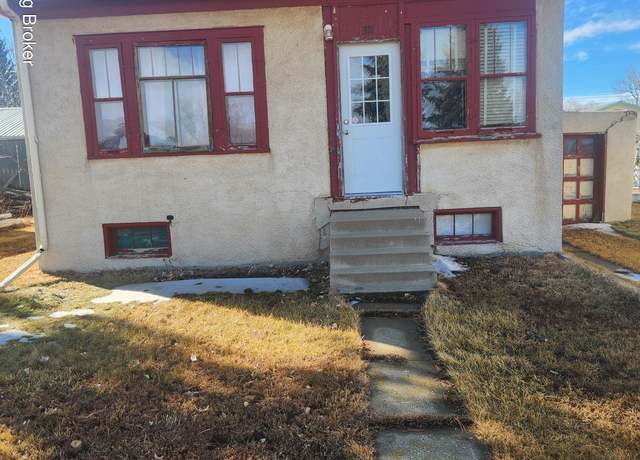 Property at 311 B St S, Glen Ullin, ND 58631, 4 beds, 1.5 baths