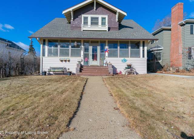 Property at 619 2nd Ave W, Dickinson, ND 58601, 4 beds, 1.5 baths