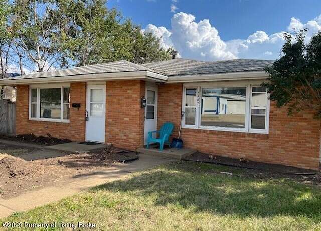 Property at 1467 Villard St W, Dickinson, ND 58601, 4 beds, 2 baths