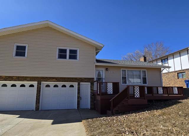 Property at 1019 Dell Ave, Dickinson, ND 58601, 3 beds, 1.5 baths