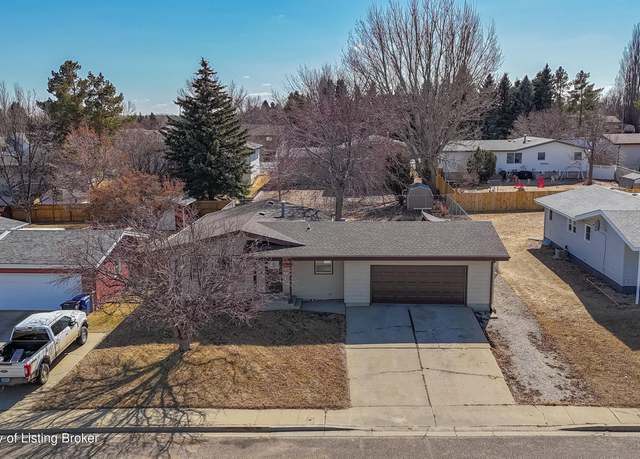 Property at 1279 13th St W, Dickinson, ND 58601, 3 beds, 3 baths