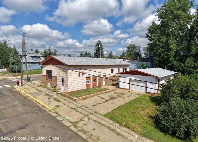 Property at 302 6th Ave. Ave E, Dickinson, ND 58601, 4 beds, 2.5 baths
