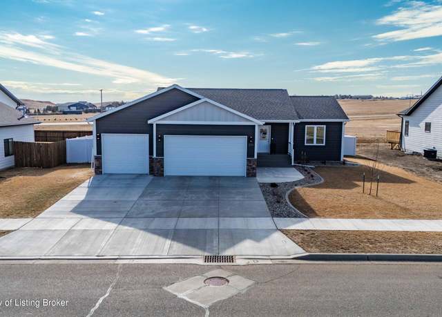 Property at 574 River Dr, Dickinson, ND 58601, 5 beds, 3 baths