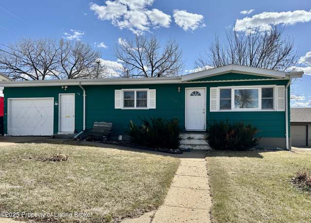 Property at 1116 Carroll St, Dickinson, ND 58601, 4 beds, 1.5 baths
