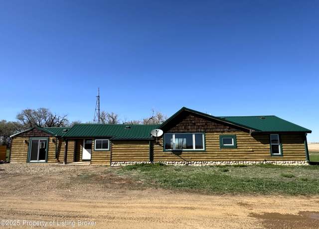 Property at 205 5th St NW, Hettinger, ND 58639, 2 beds, 1 bath
