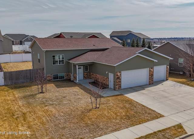 Property at 2732 Country Oak Dr, Dickinson, ND 58601, 4 beds, 3 baths