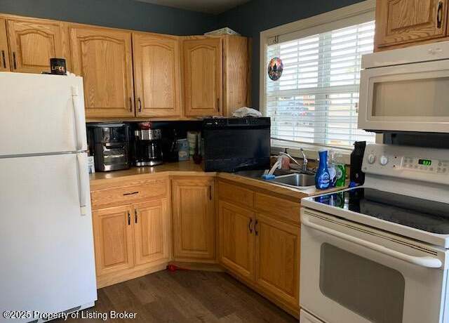 Property at 1055 Lincoln St, Dickinson, ND 58601, 3 beds, 2 baths