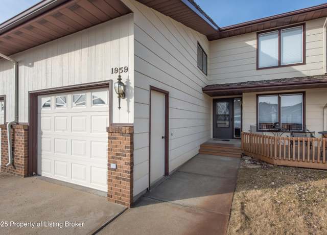 Property at 1959 Prairie Oak Dr, Dickinson, ND 58601, 2 beds, 2.5 baths