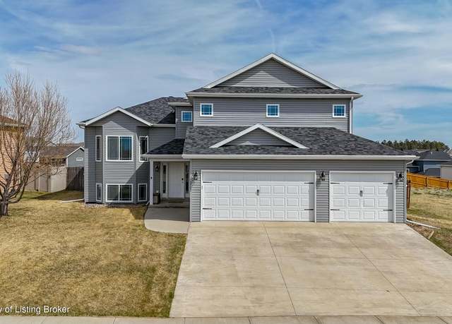 Property at 3262 Calvin Dr, Dickinson, ND 58601, 5 beds, 3 baths
