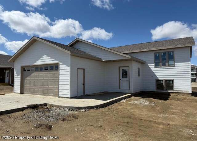 Property at 3311 Lyons Ave, Dickinson, ND 58601, 4 beds, 2 baths