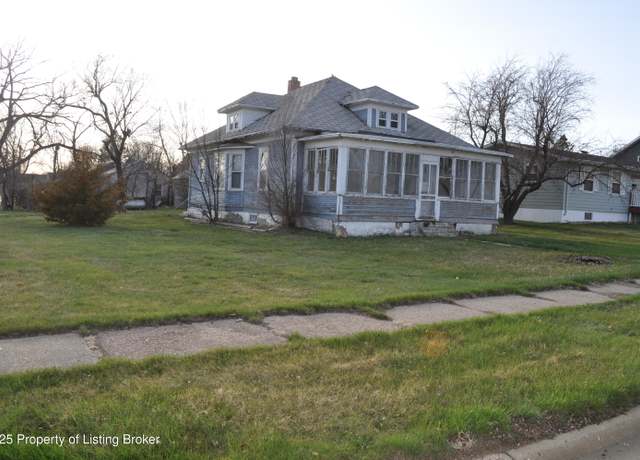 Property at 511 4th Ave W, Lemmon, SD 57638, 3 beds, 1 bath