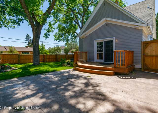 Property at 108 6th Ave E, Dickinson, ND 58601, 3 beds, 2.5 baths