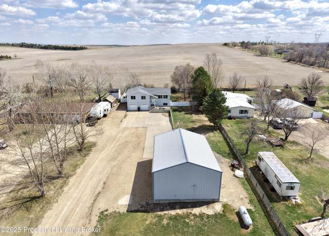 Property at 2329 S Main Ave, Dickinson, ND 58601, 4 beds, 2.5 baths