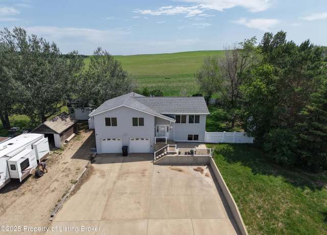Property at 2329 S Main Ave, Dickinson, ND 58601, 4 beds, 2.5 baths