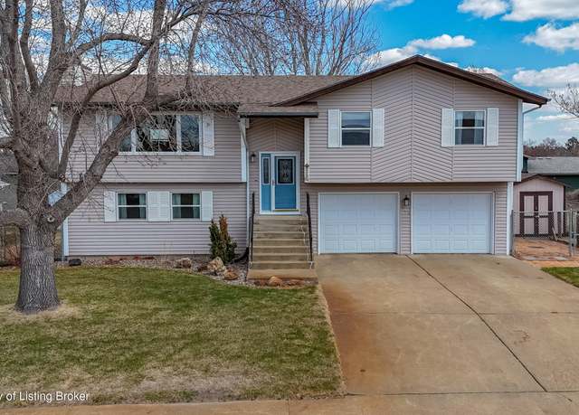 Property at 659 5th Ave SW, Dickinson, ND 58601, 4 beds, 3 baths