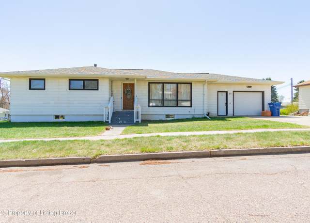 Property at 301 5th St NW, Beulah, ND 58523, 5 beds, 2 baths