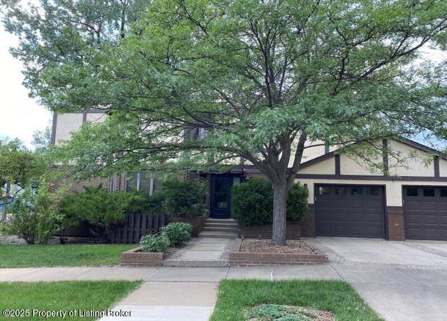 Property at 509 1st Ave West Ave, Dickinson, ND 58601, 3 beds, 2.5 baths