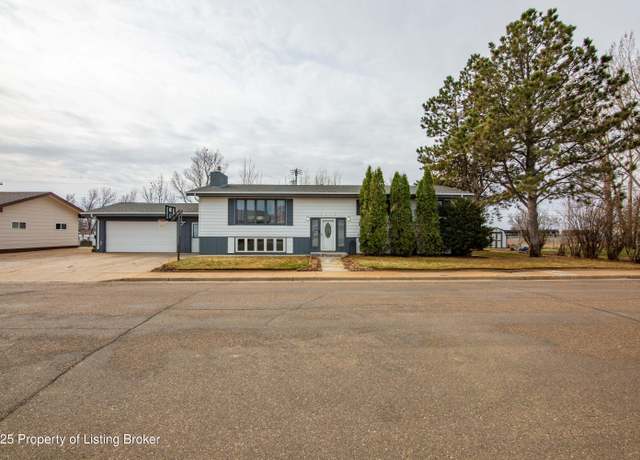 Property at 1459 2nd St S, Dickinson, ND 58601, 4 beds, 3 baths