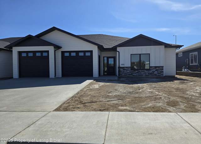 Property at 1925 Prairie Creek Rd, Dickinson, ND 58601, 3 beds, 2 baths