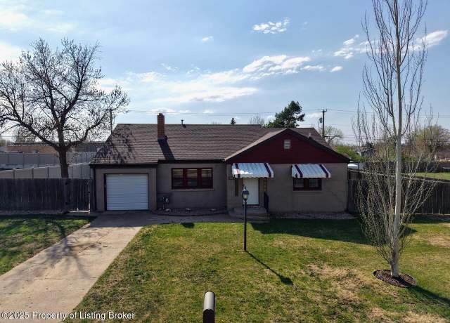Property at 580 S Main Ave, Dickinson, ND 58601, 3 beds, 1 bath