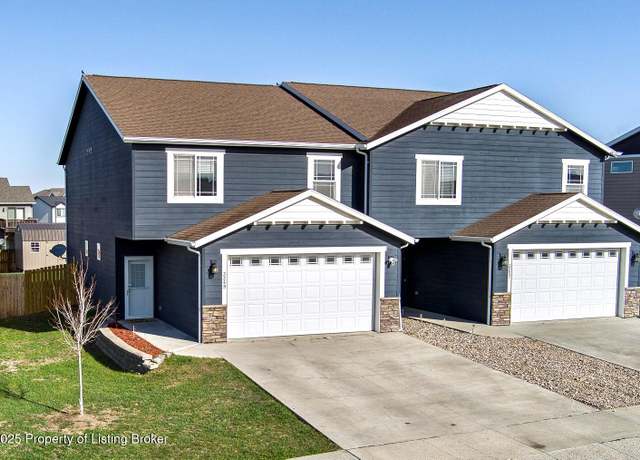 Property at 3249 12th Ave W, Dickinson, ND 58601, 4 beds, 2.5 baths