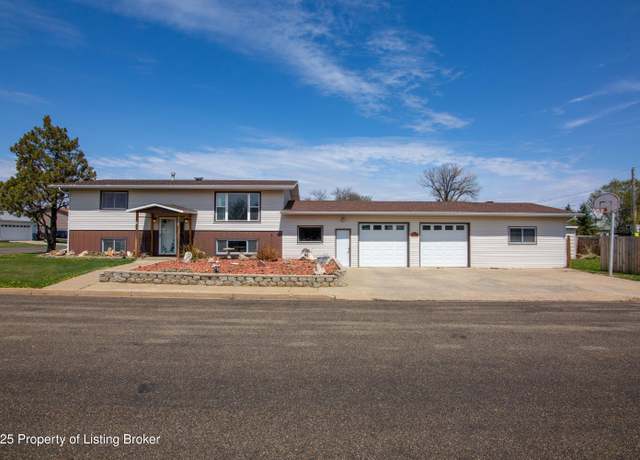 Property at 422 1st Ave W, Richardton, ND 58652, 4 beds, 2 baths