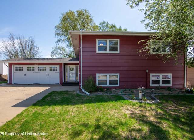 Property at 1052 Alder Ave, Dickinson, ND 58601, 4 beds, 3 baths