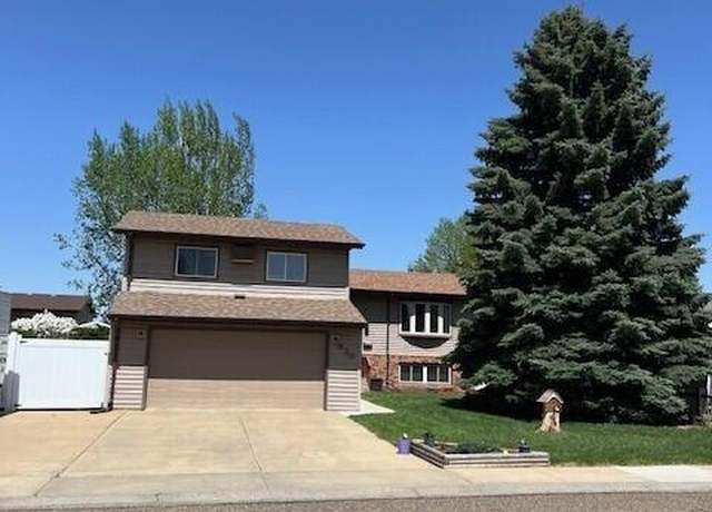 Property at 836 24th St W, Dickinson, ND 58601, 3 beds, 2 baths