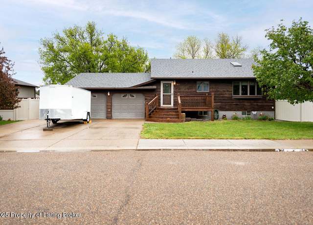 Property at 815 11th St E, Dickinson, ND 58601, 3 beds, 2 baths