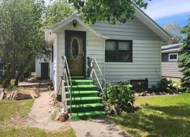 Property at 409 9th St S, Hettinger, ND 58639, 3 beds, 2 baths
