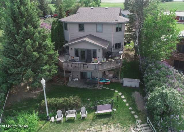 Property at 32 Littlehales Ct, Dickinson, ND 58601, 4 beds, 2.5 baths