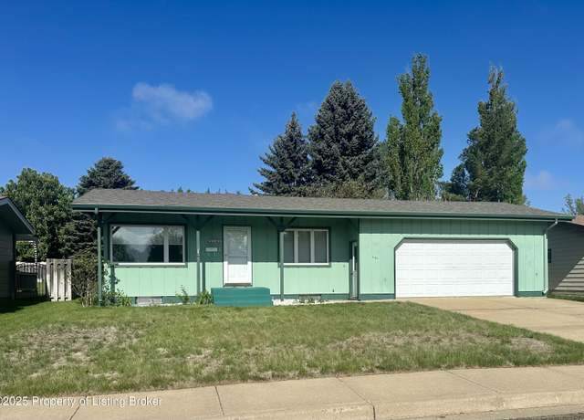 Property at 1141 12th Ave W, Dickinson, ND 58601, 4 beds, 2 baths