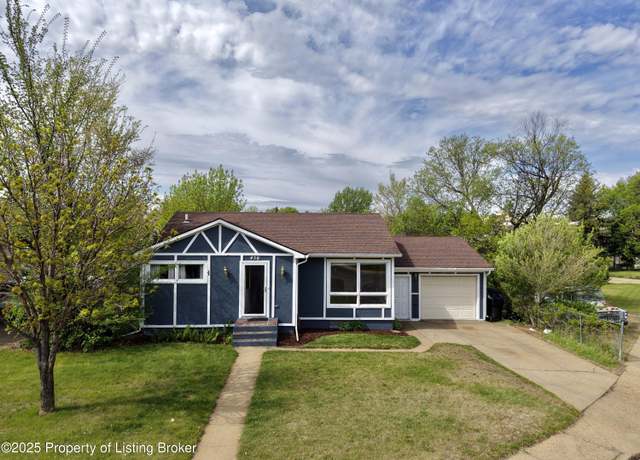 Property at 450 Custer St, Dickinson, ND 58601, 4 beds, 1 bath