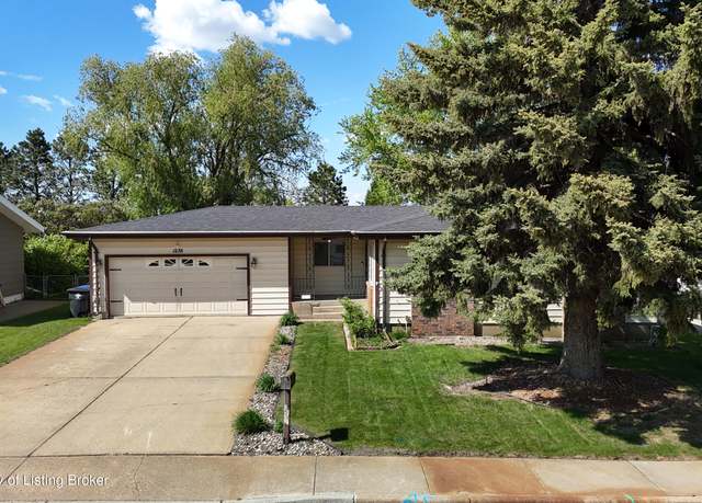Property at 1236 13th St W, Dickinson, ND 58601, 4 beds, 2.5 baths