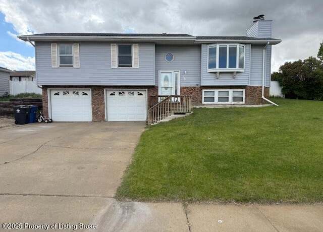 Property at 580 4th Ave SW, Dickinson, ND 58601, 3 beds, 2.5 baths