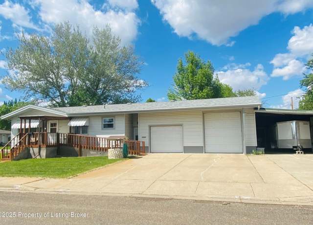 Property at 457 2nd St SE, Dickinson, ND 58601, 4 beds, 2 baths