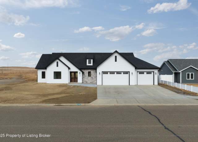 Property at 1988 Wahl St, Dickinson, ND 58601, 3 beds, 2 baths