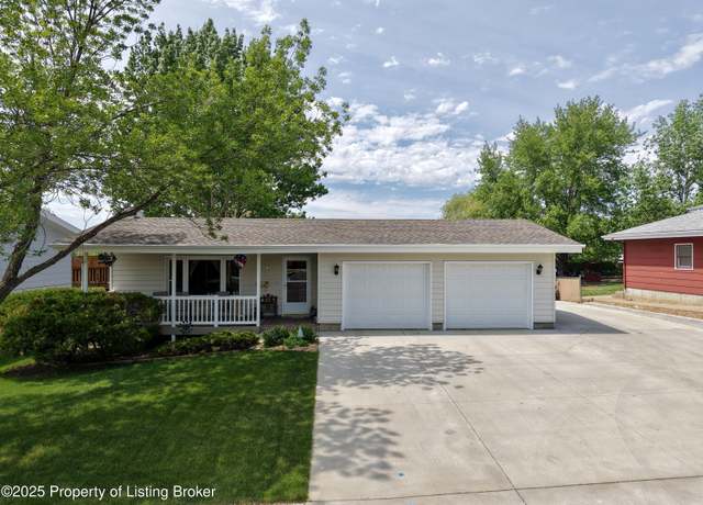 Property at 829 8th Ave E, Dickinson, ND 58601, 4 beds, 2 baths