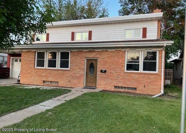 Property at 644 8th Ave W, Dickinson, ND 58601, 4 beds, 2 baths