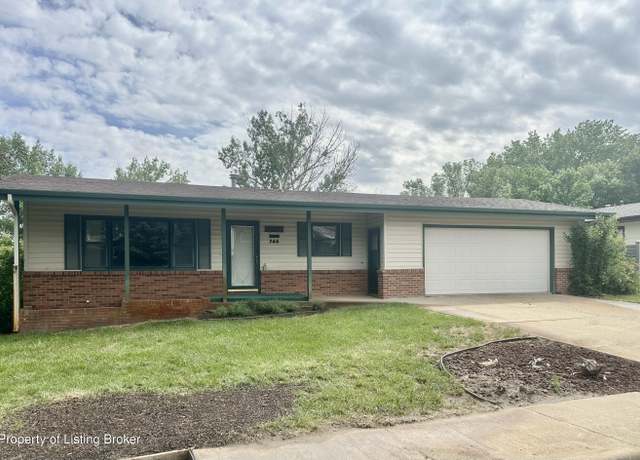 Property at 746 13th St W, Dickinson, ND 58601, 4 beds, 2 baths