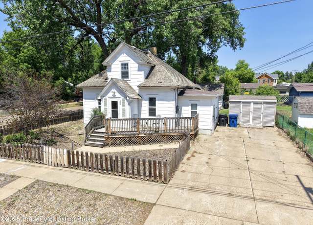Property at 205 3rd St E, Dickinson, ND 58601, 3 beds, 1.5 baths