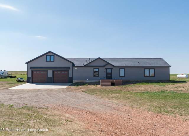 Property at 3017 107j Ave SW, Dickinson, ND 58601, 3 beds, 3 baths