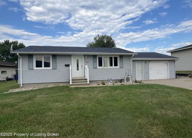 Property at 1607 Central Ave N, Beulah, ND 58523, 2 beds, 2 baths