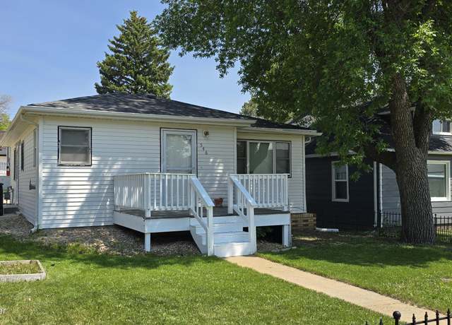 Property at 546 4th Ave W, Dickinson, ND 58601, 3 beds, 2 baths