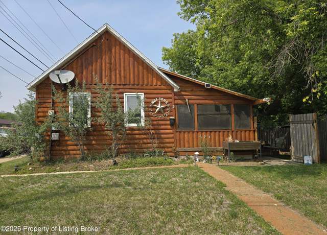 Property at 703 1st St E, Dickinson, ND 58601, 1 bed, 1 bath