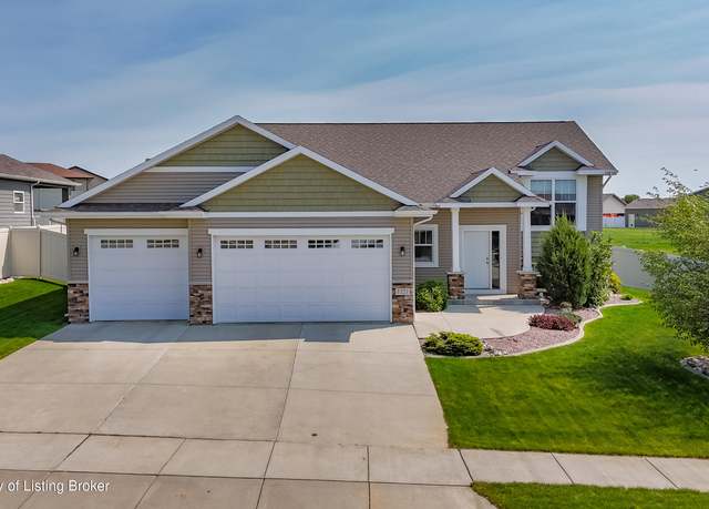 Property at 1321 Marilyn Way, Dickinson, ND 58601, 4 beds, 3 baths