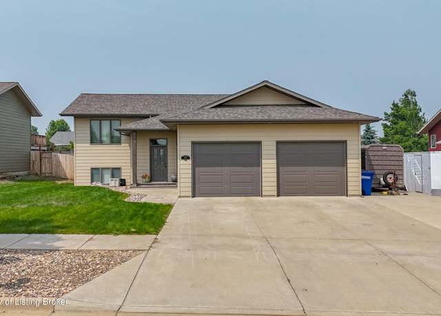 Property at 1912 1st St W, Dickinson, ND 58601, 4 beds, 3 baths